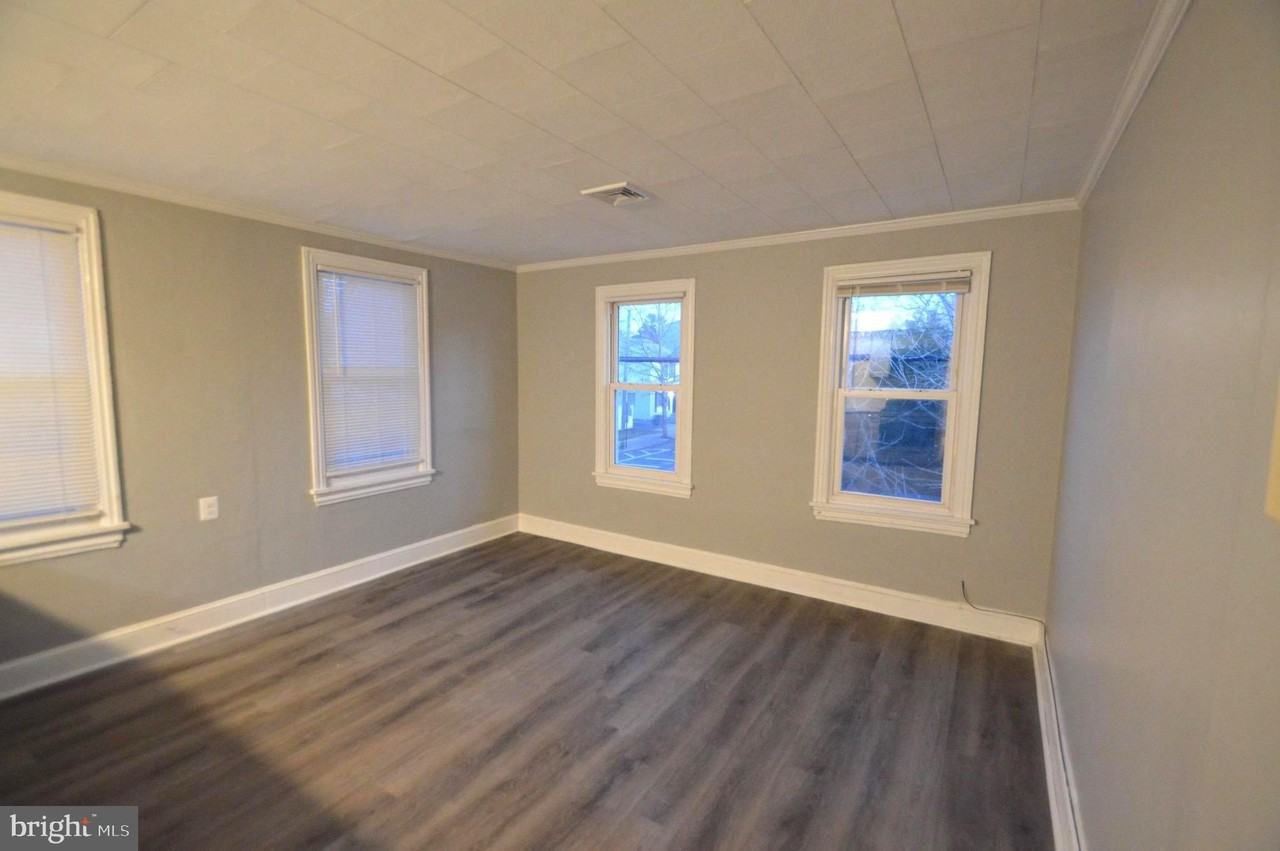 374 Farnsworth Ave - Photo 4 of 8