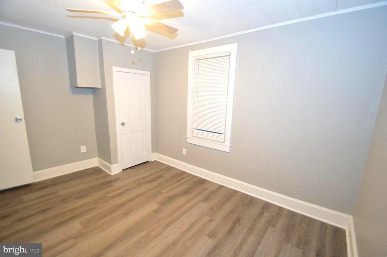 374 Farnsworth Ave - Photo 6 of 8