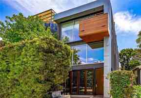 featured image of 414 Venice Way