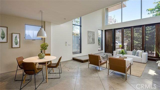 414 Venice Way - Photo 3 of 8