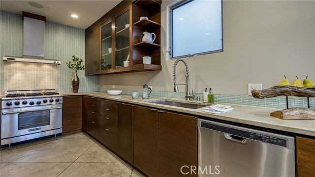 414 Venice Way - Photo 5 of 8