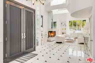 227 Fowling St - Photo 4 of 8