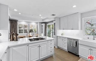 1144 Yale St #1 - Photo 2 of 8