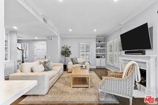 1144 Yale St #1 - Photo 5 of 8