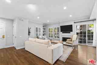 1144 Yale St #1 - Photo 6 of 8