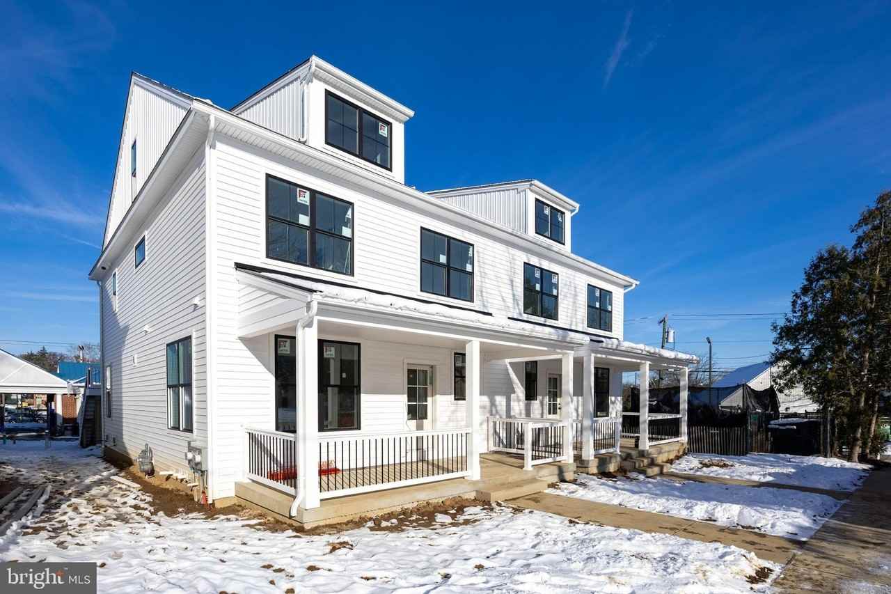 453 E Franklin St Unit Twin #TWIN - Photo 2 of 36