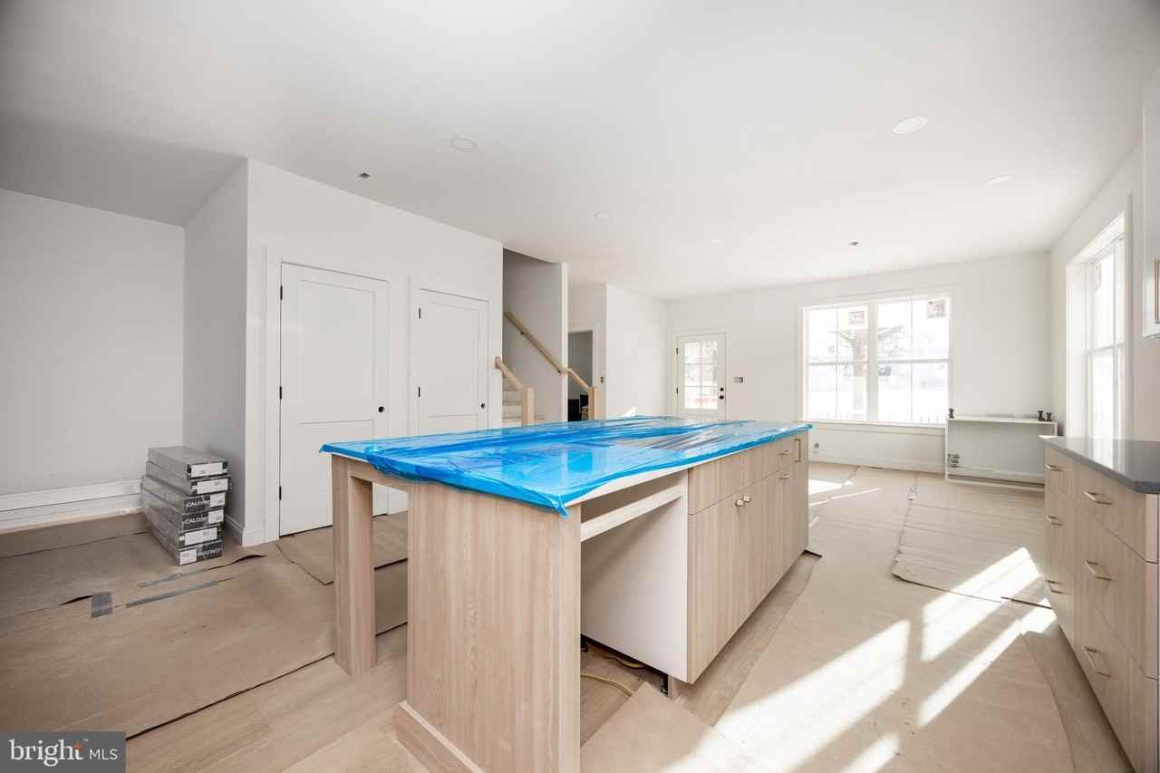 453 E Franklin St Unit Twin #TWIN - Photo 4 of 36