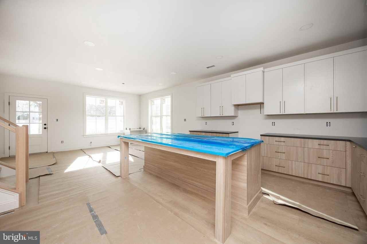 453 E Franklin St Unit Twin #TWIN - Photo 5 of 36