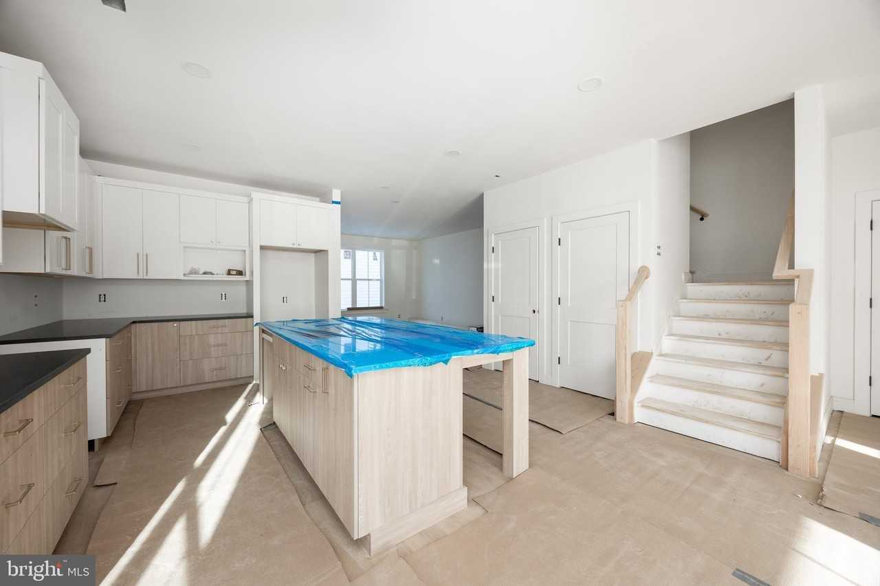 453 E Franklin St Unit Twin #TWIN - Photo 6 of 36