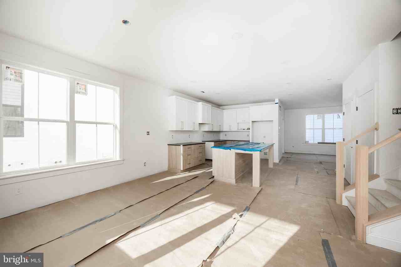 453 E Franklin St Unit Twin #TWIN - Photo 7 of 36