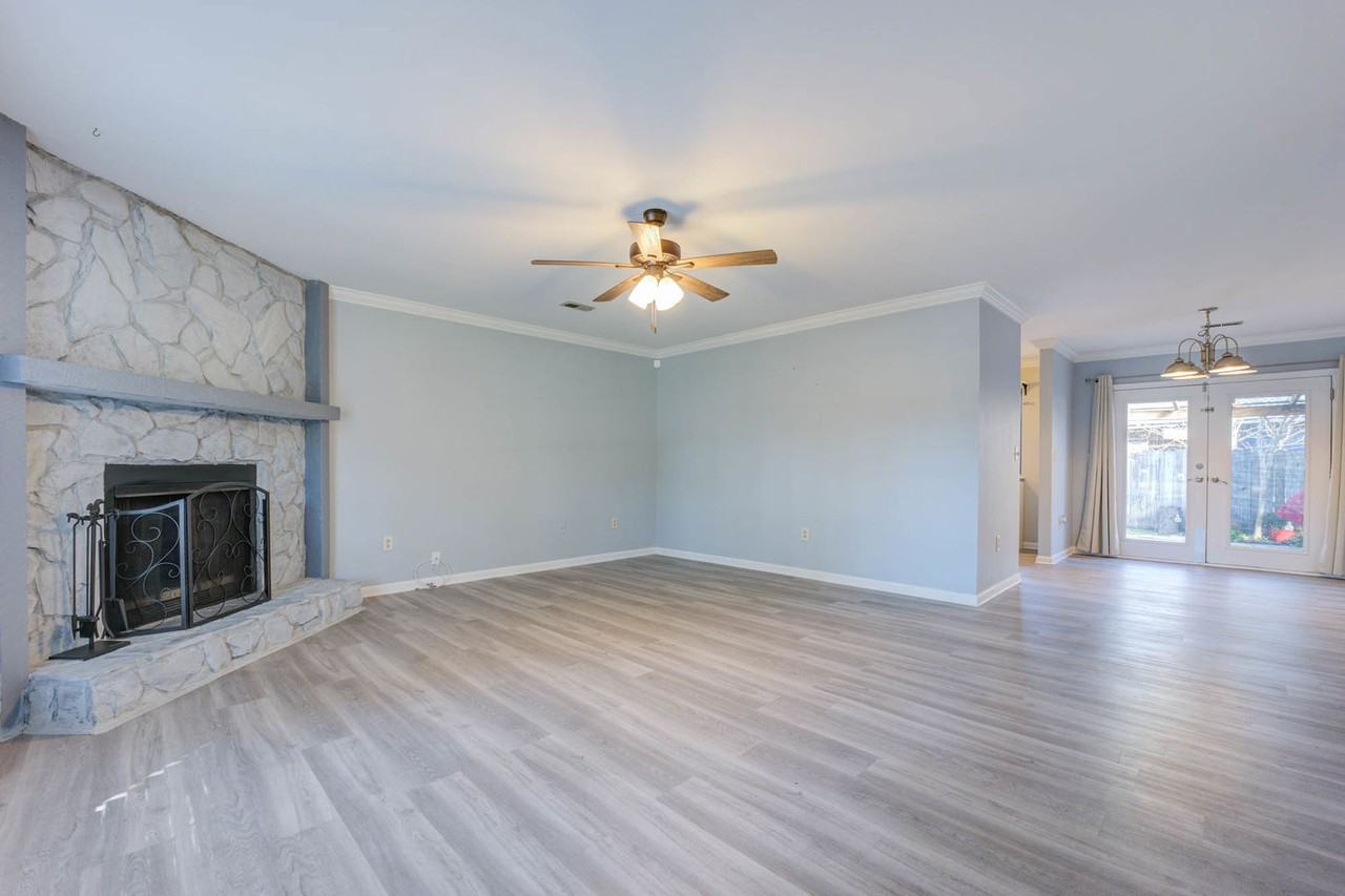 8042 Nova Ct - Photo 2 of 8