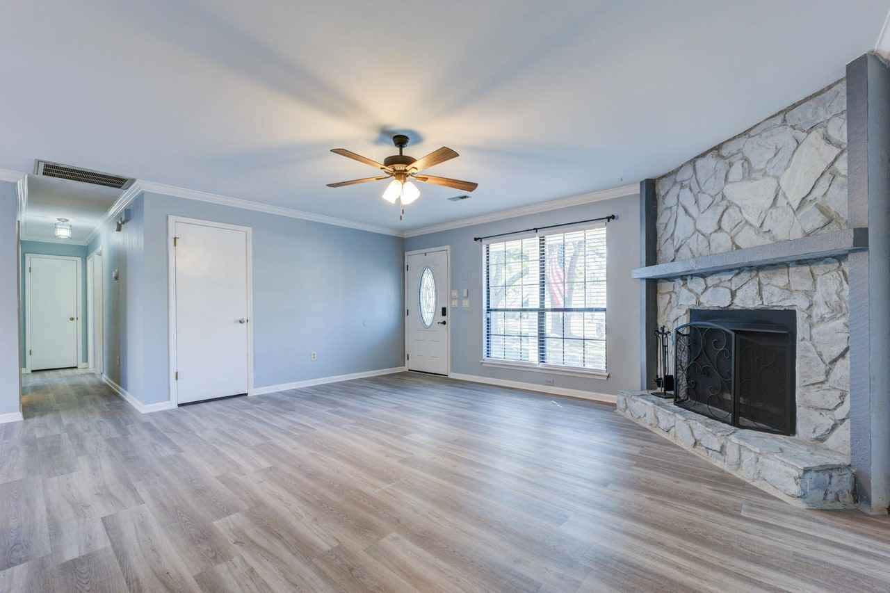 8042 Nova Ct - Photo 3 of 8