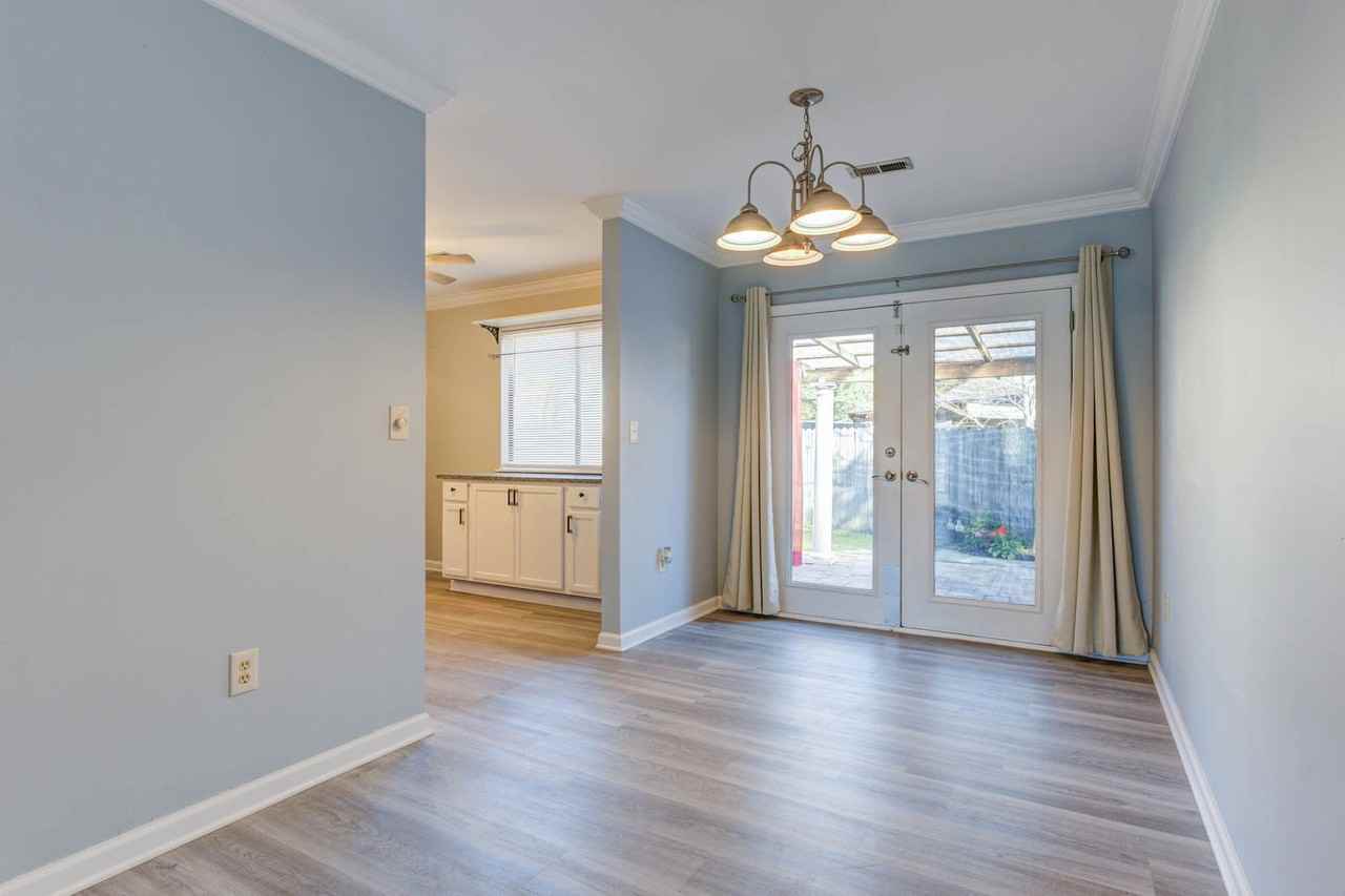 8042 Nova Ct - Photo 4 of 8