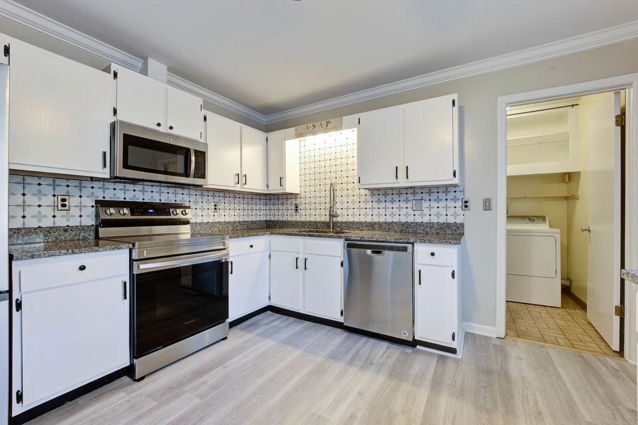 8042 Nova Ct - Photo 6 of 8