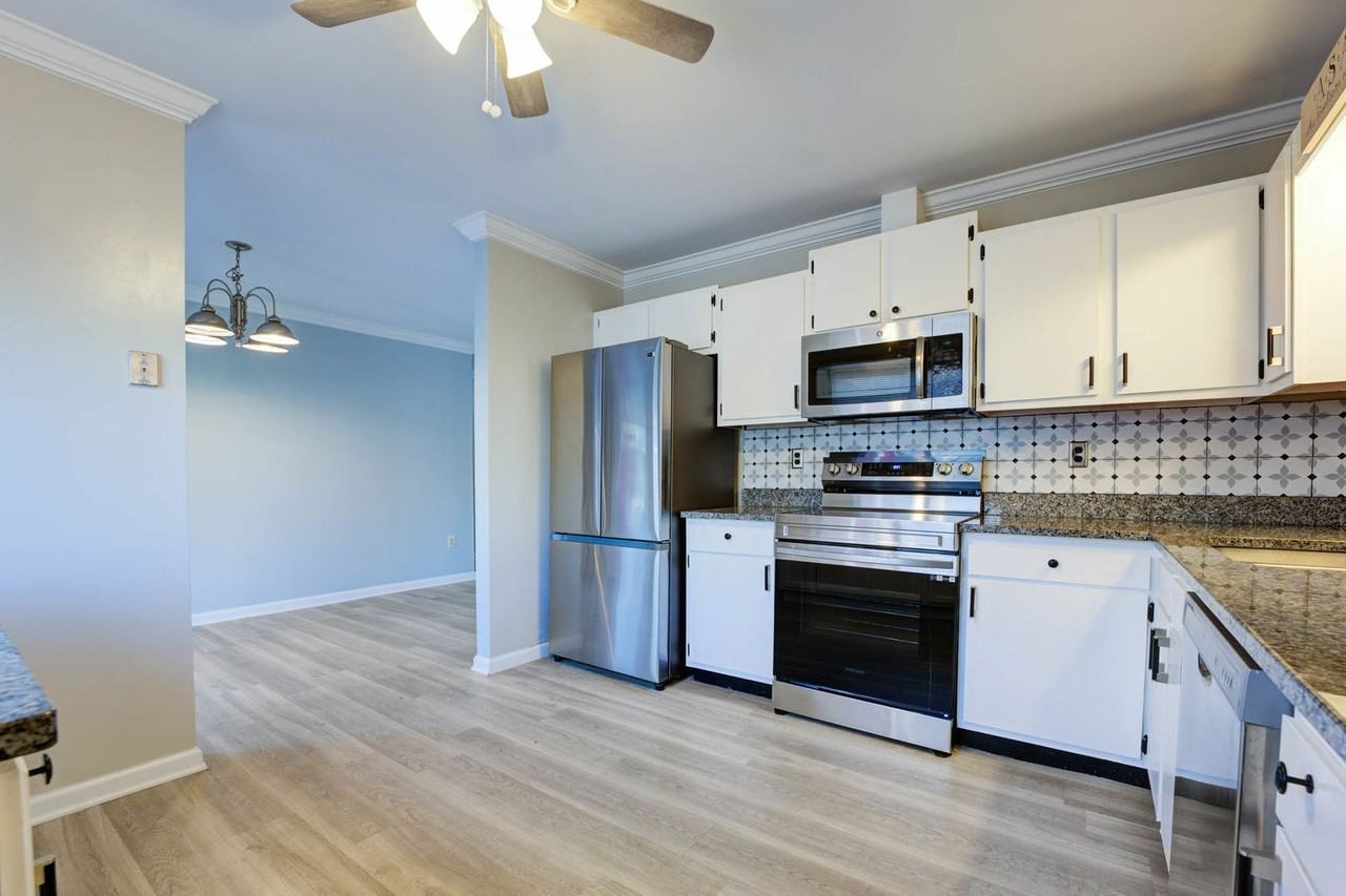 8042 Nova Ct - Photo 7 of 8