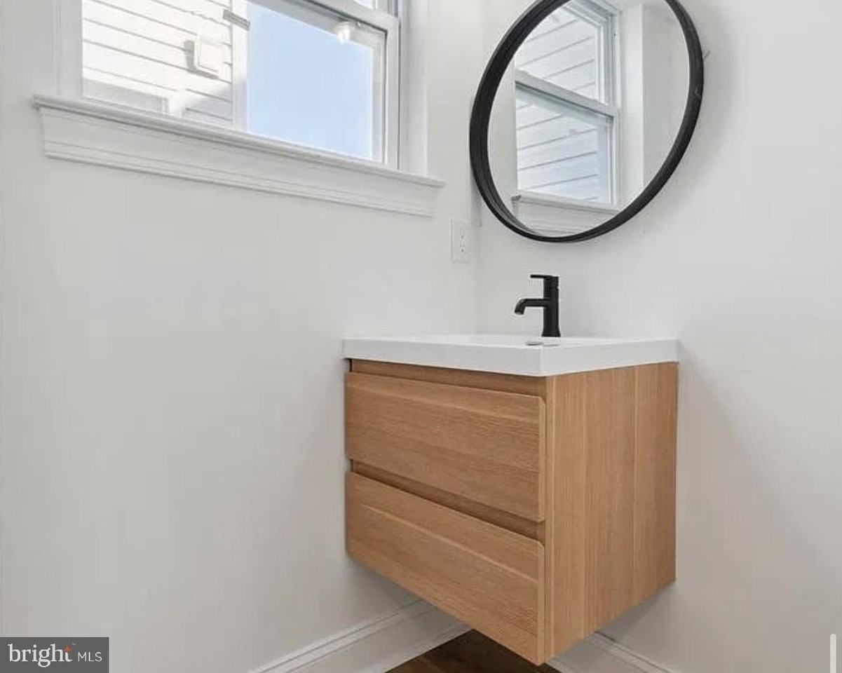 673 N Preston St Apt 4 #4 - Photo 5 of 9