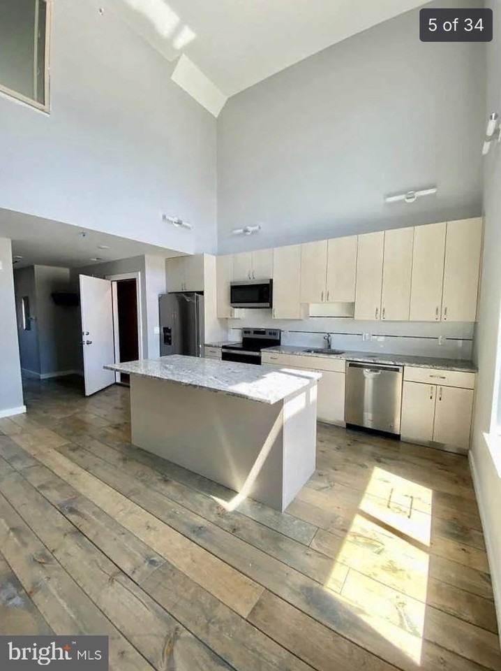 1534 W Stiles St Apt C #C - Photo 3 of 12