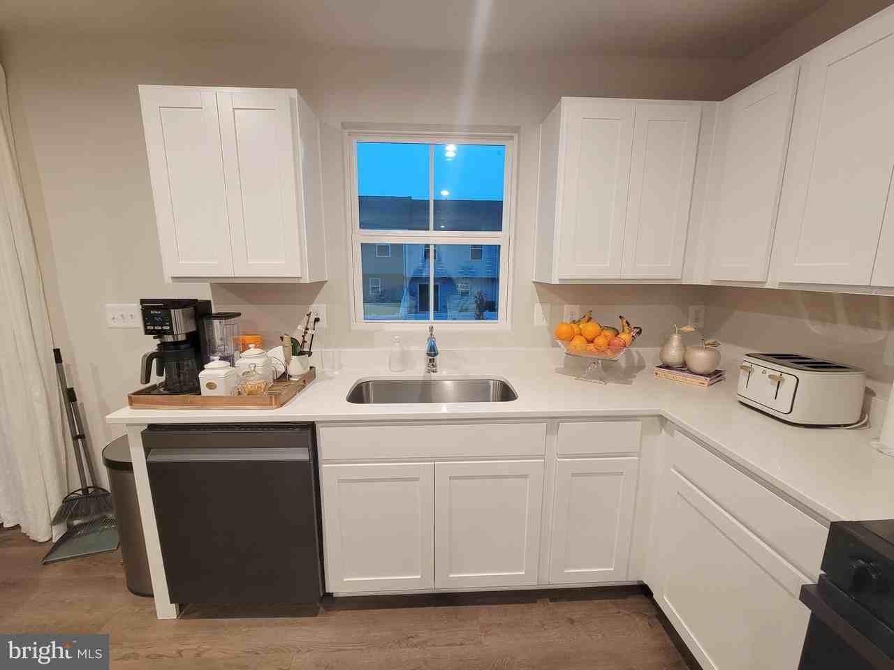 2582 Laurel Park Dr - Photo 3 of 22