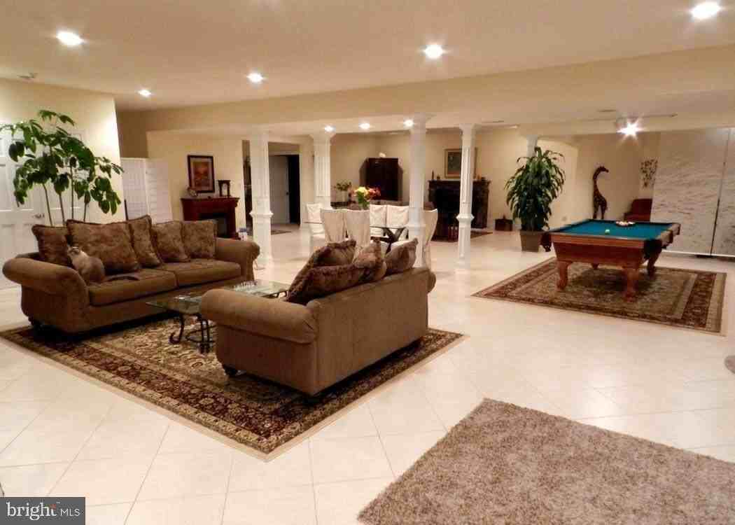 2964 Wilson Ave - Photo 4 of 16