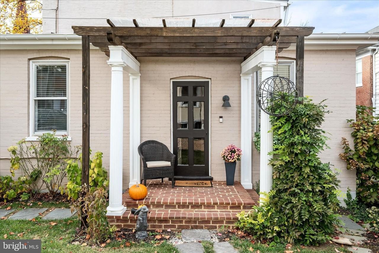 6 E Cecil St - Photo 2 of 34