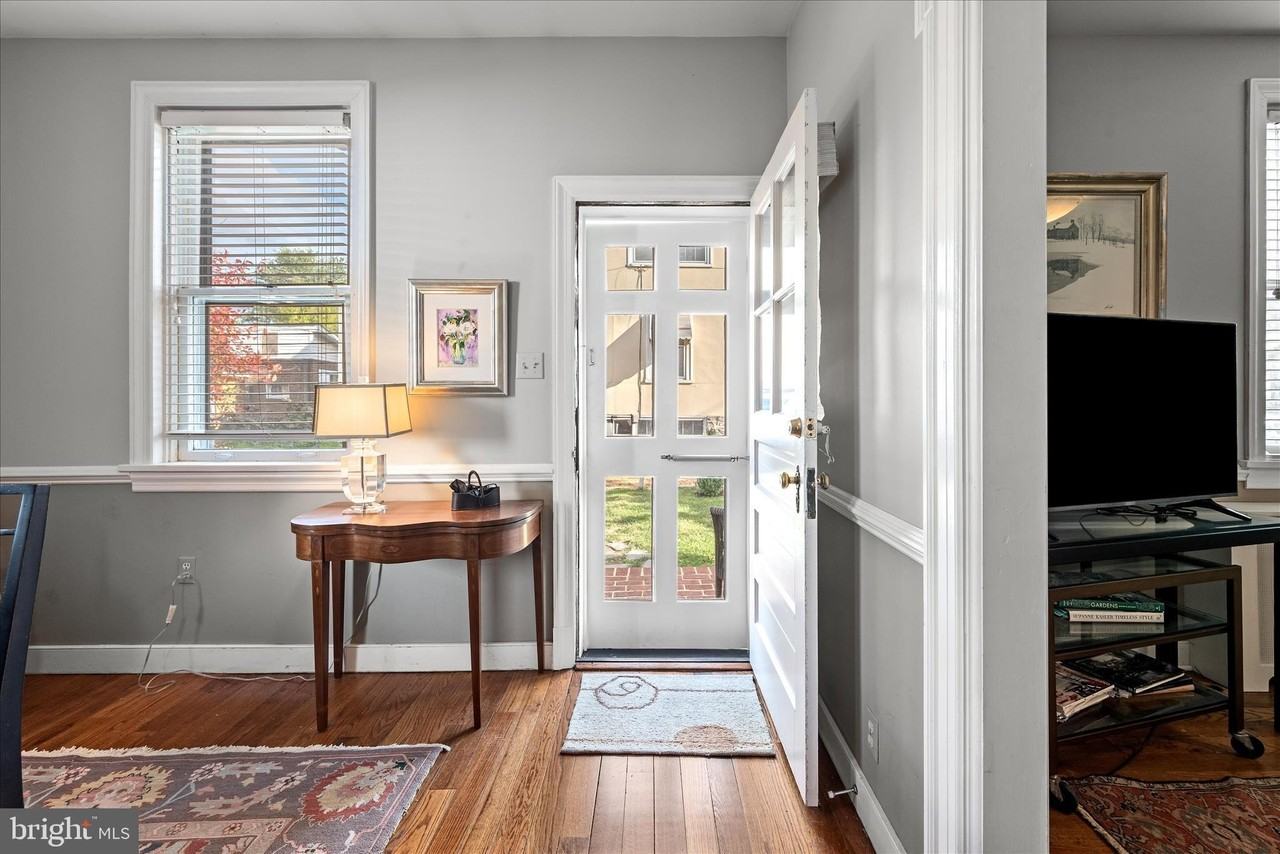 6 E Cecil St - Photo 5 of 34