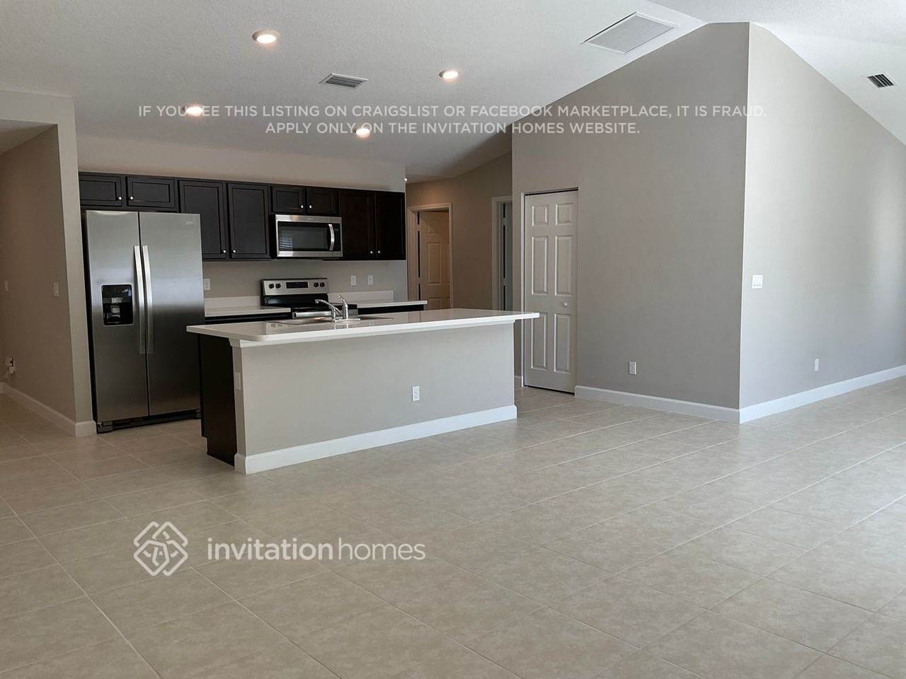 555 Gasparilla Ave Se - Photo 5 of 15