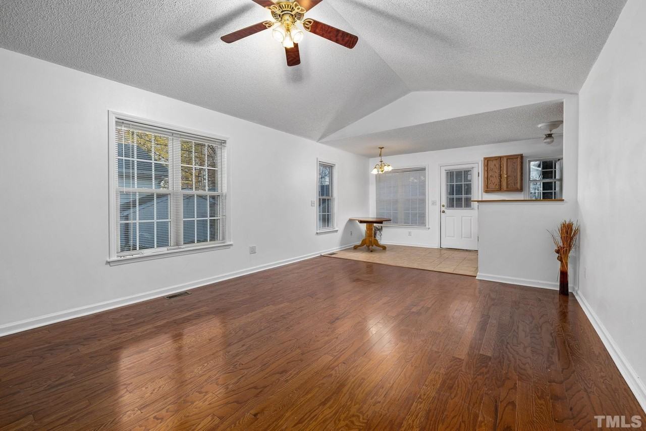 848 Darby St - Photo 6 of 18