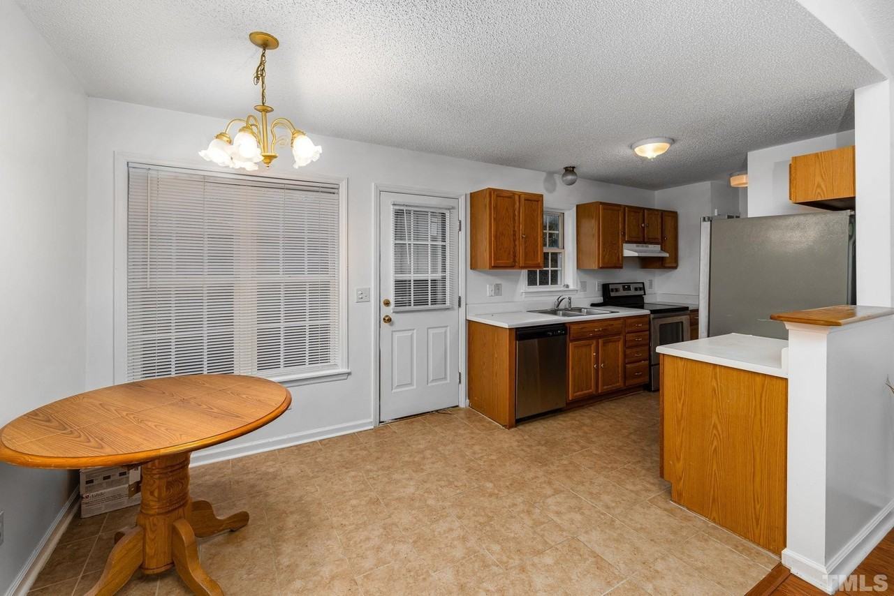 848 Darby St - Photo 7 of 18