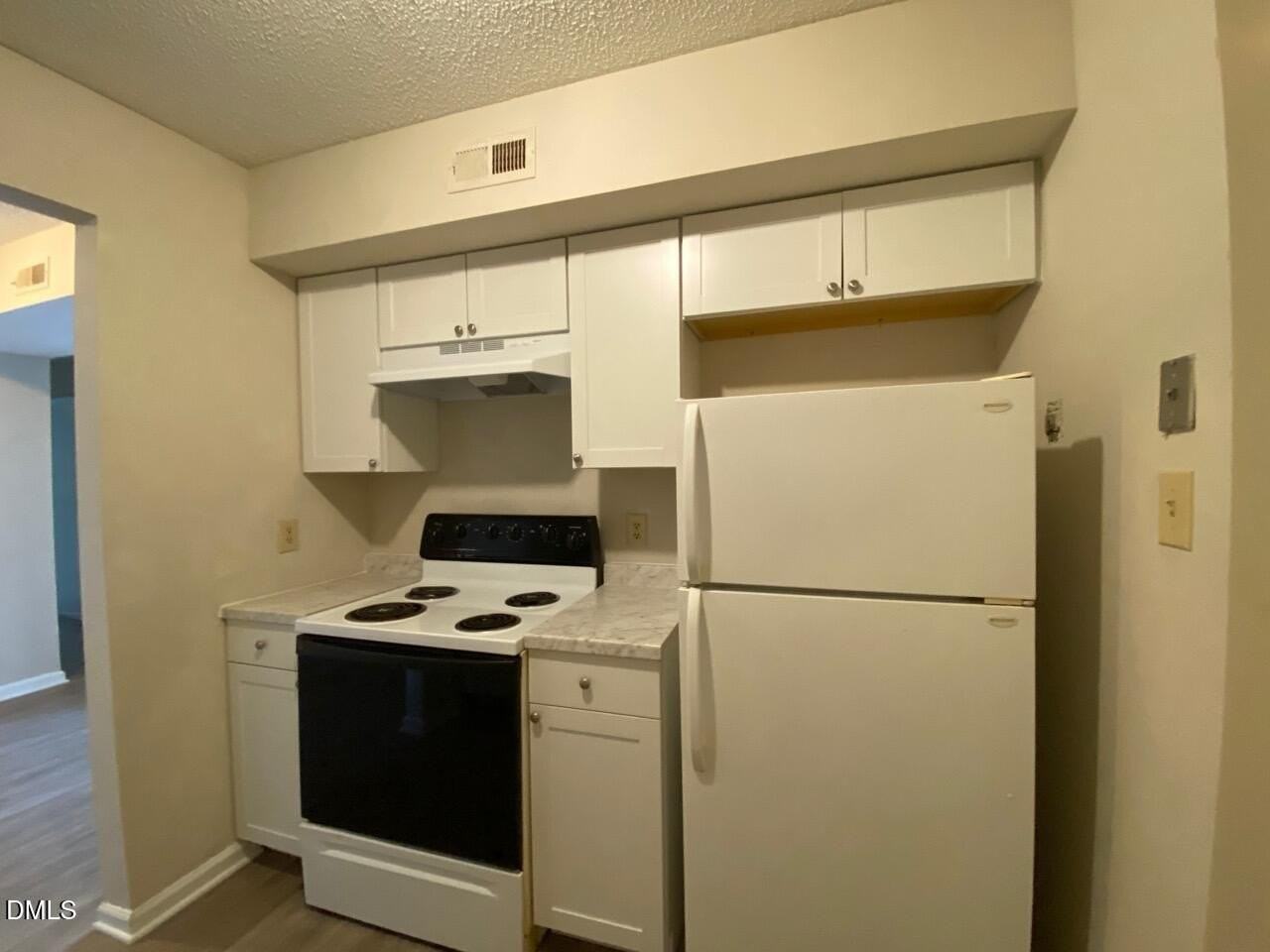 4205 Greencastle Ct Apt B #B - Photo 5 of 15
