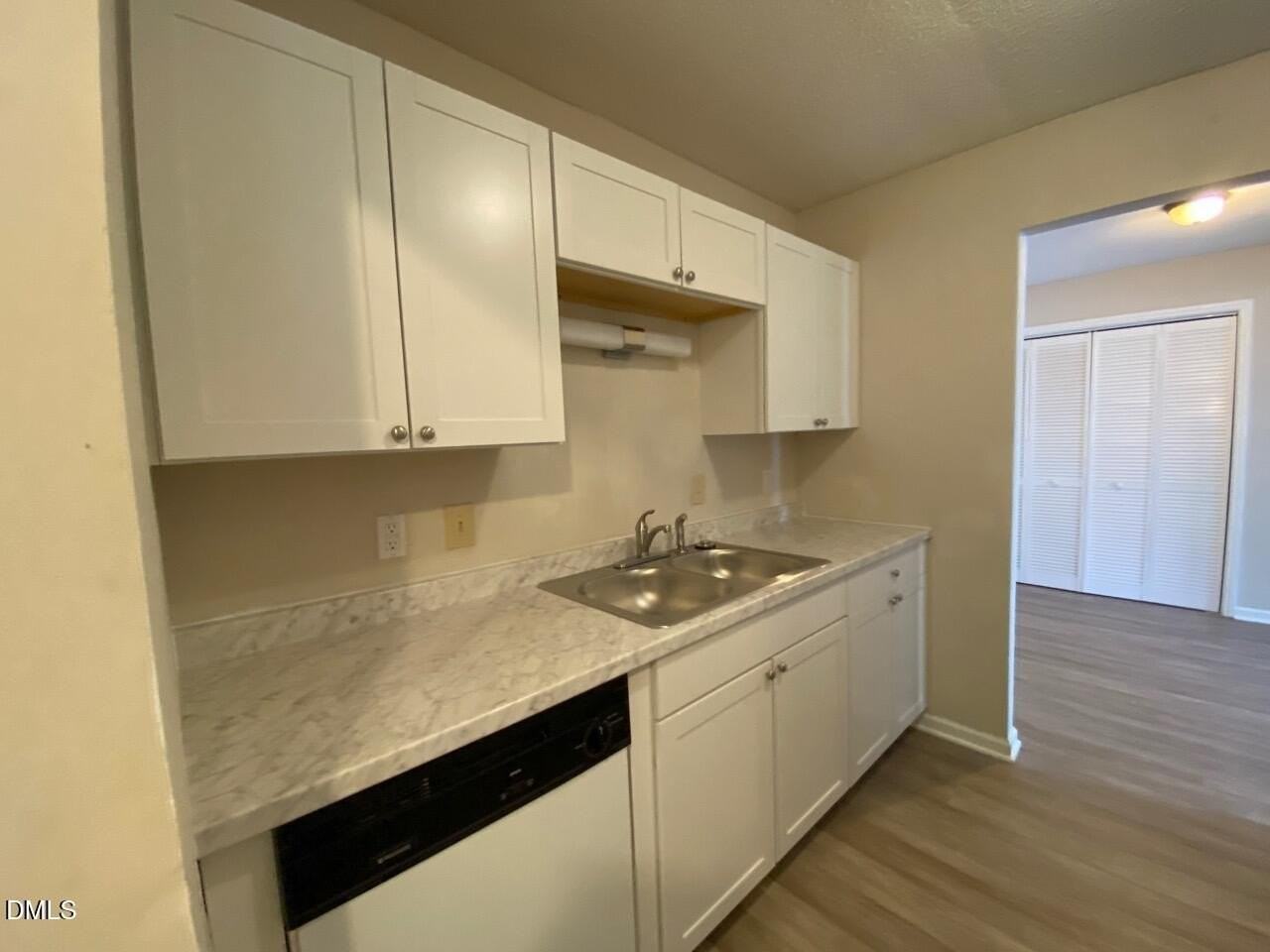 4205 Greencastle Ct Apt B #B - Photo 6 of 15