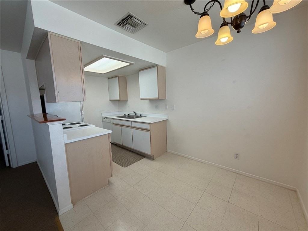 331 Phyllis Dr Unit 4 #4 - Photo 7 of 21