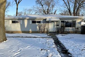 featured image of 724 W James St