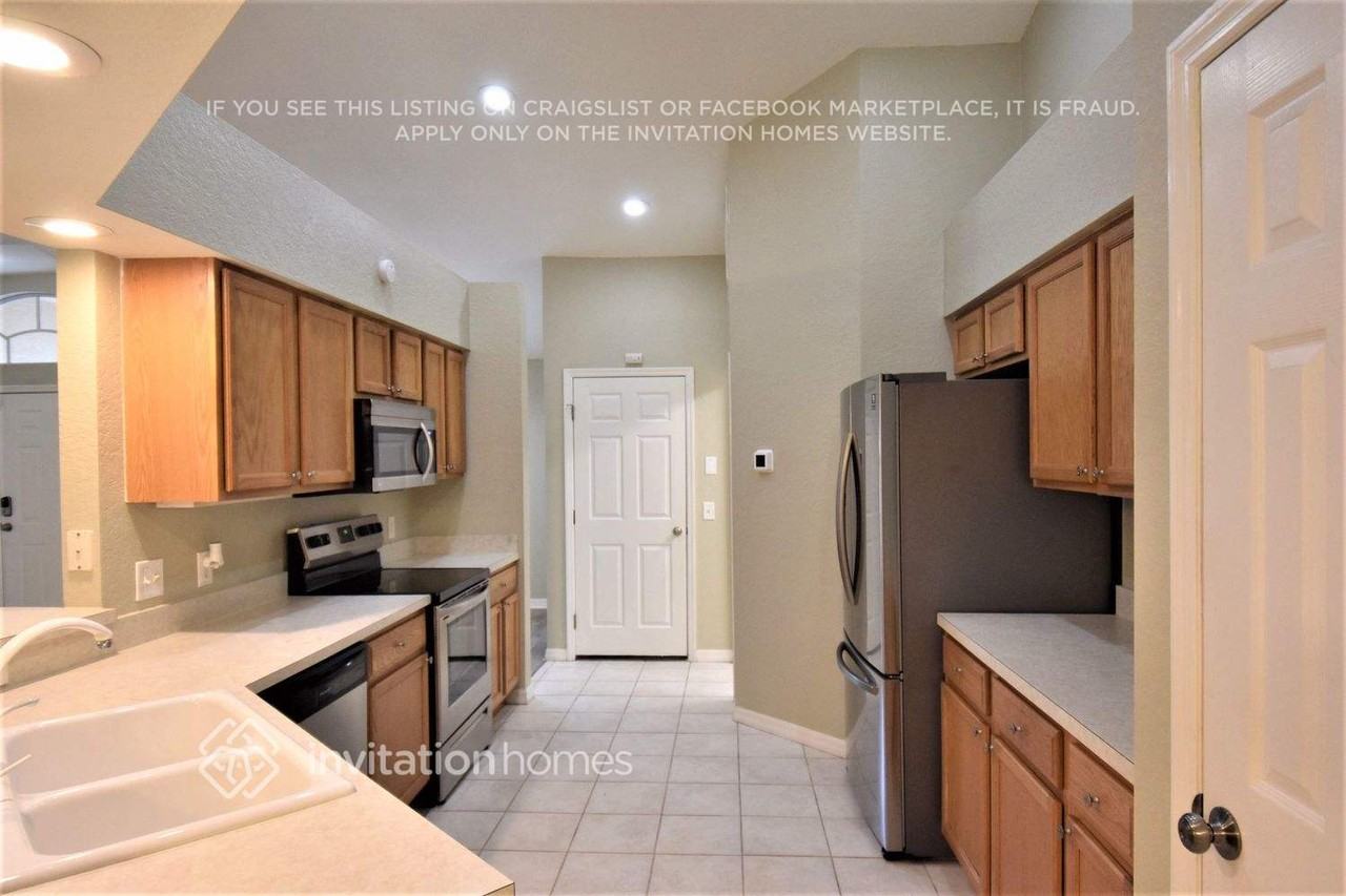 2541 Pine Valley Dr - Photo 4 of 13