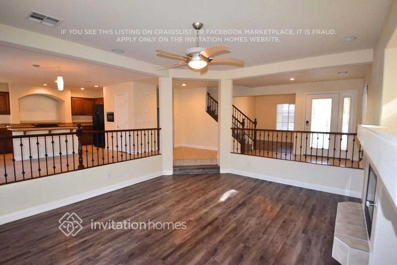 10870 Fishers Island St - Photo 2 of 19