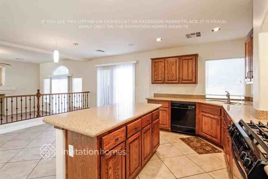 10870 Fishers Island St - Photo 6 of 19