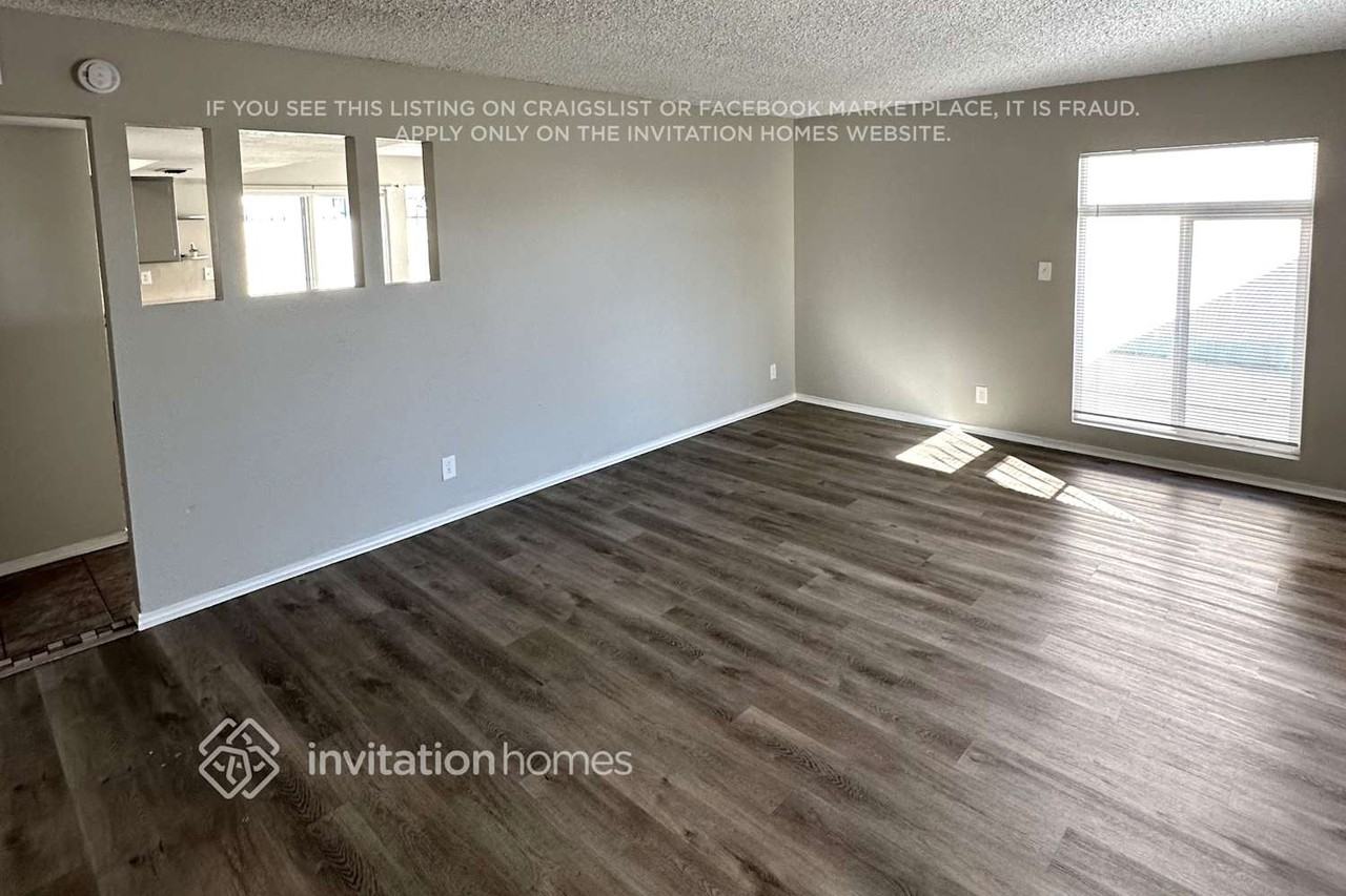 3150 W Christy Dr - Photo 2 of 15