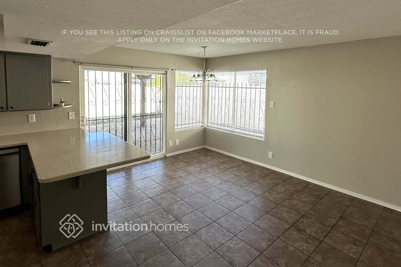 3150 W Christy Dr - Photo 3 of 15