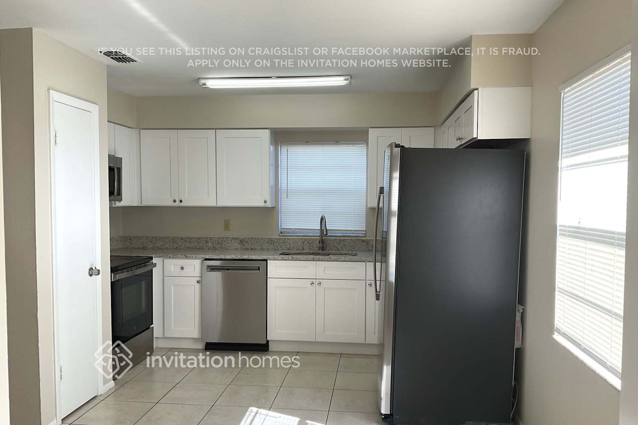 1645 Sailpoint Dr - Photo 3 of 13