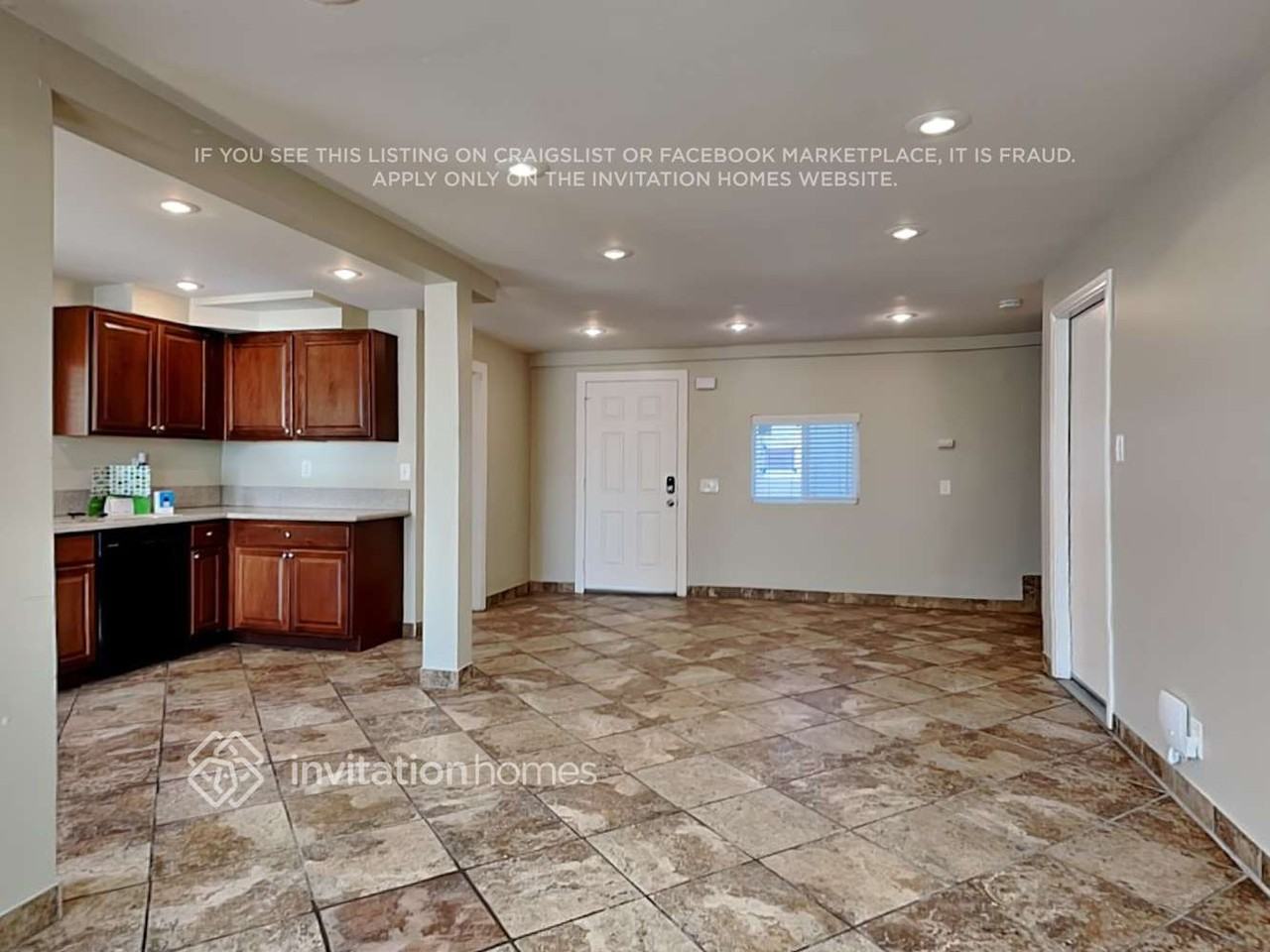 1031 W 12th St - Photo 5 of 21