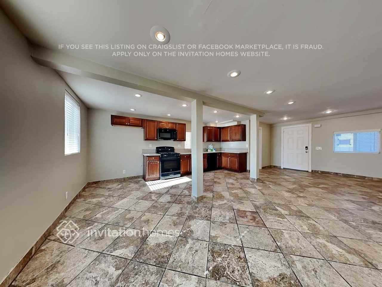 1031 W 12th St - Photo 6 of 21