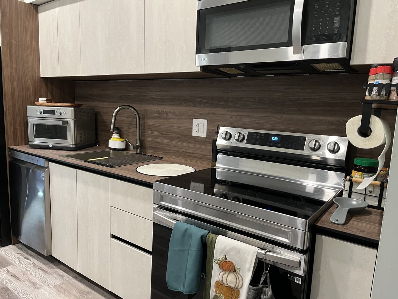 255 Washington St #1 - Photo 3 of 9