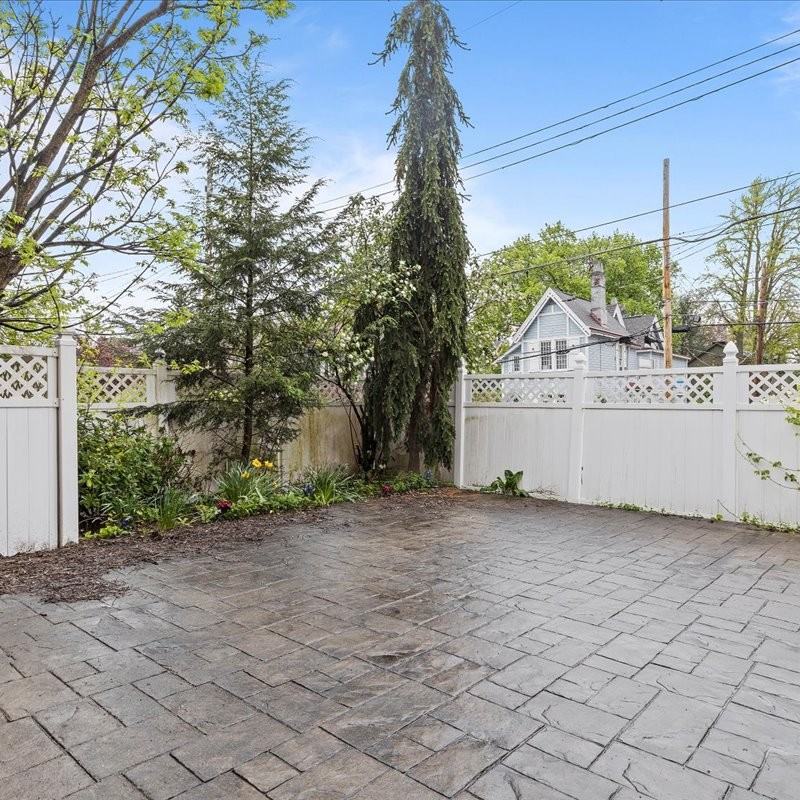 500 Shady Ave #14 - Photo 3 of 16