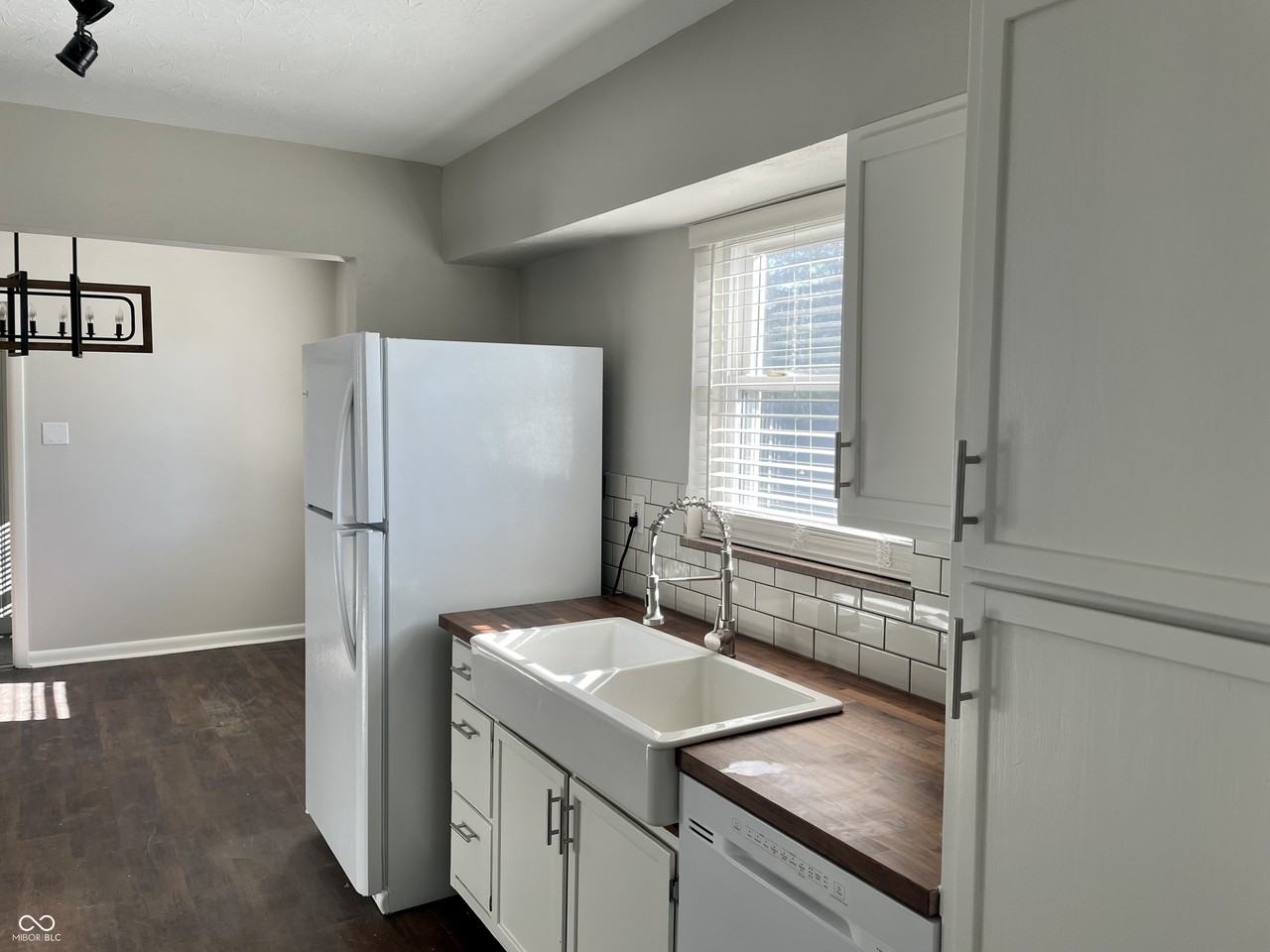 126 Roosevelt Dr - Photo 3 of 23