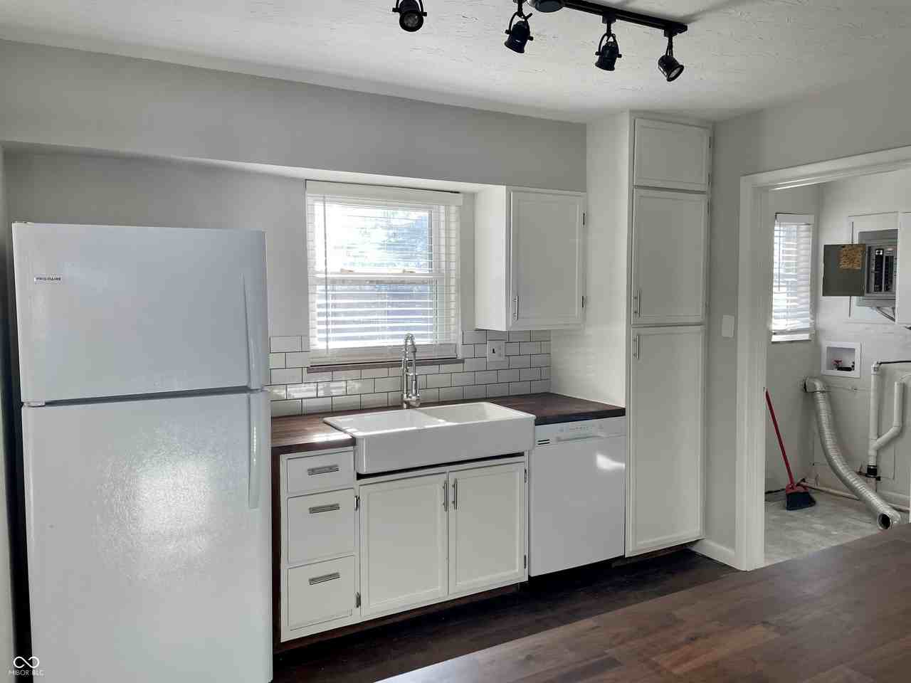 126 Roosevelt Dr - Photo 4 of 23