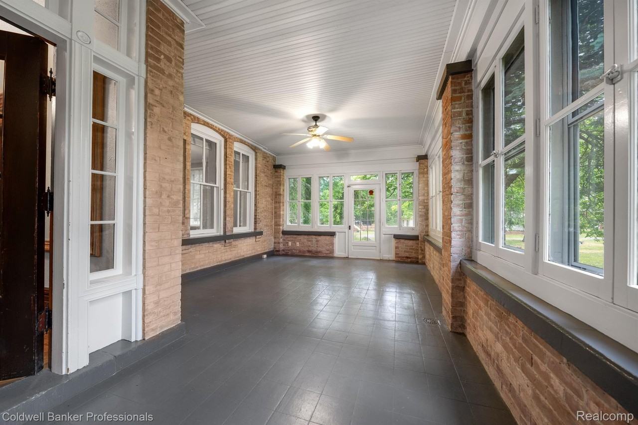 3590 Orchard Lake Rd - Photo 4 of 35