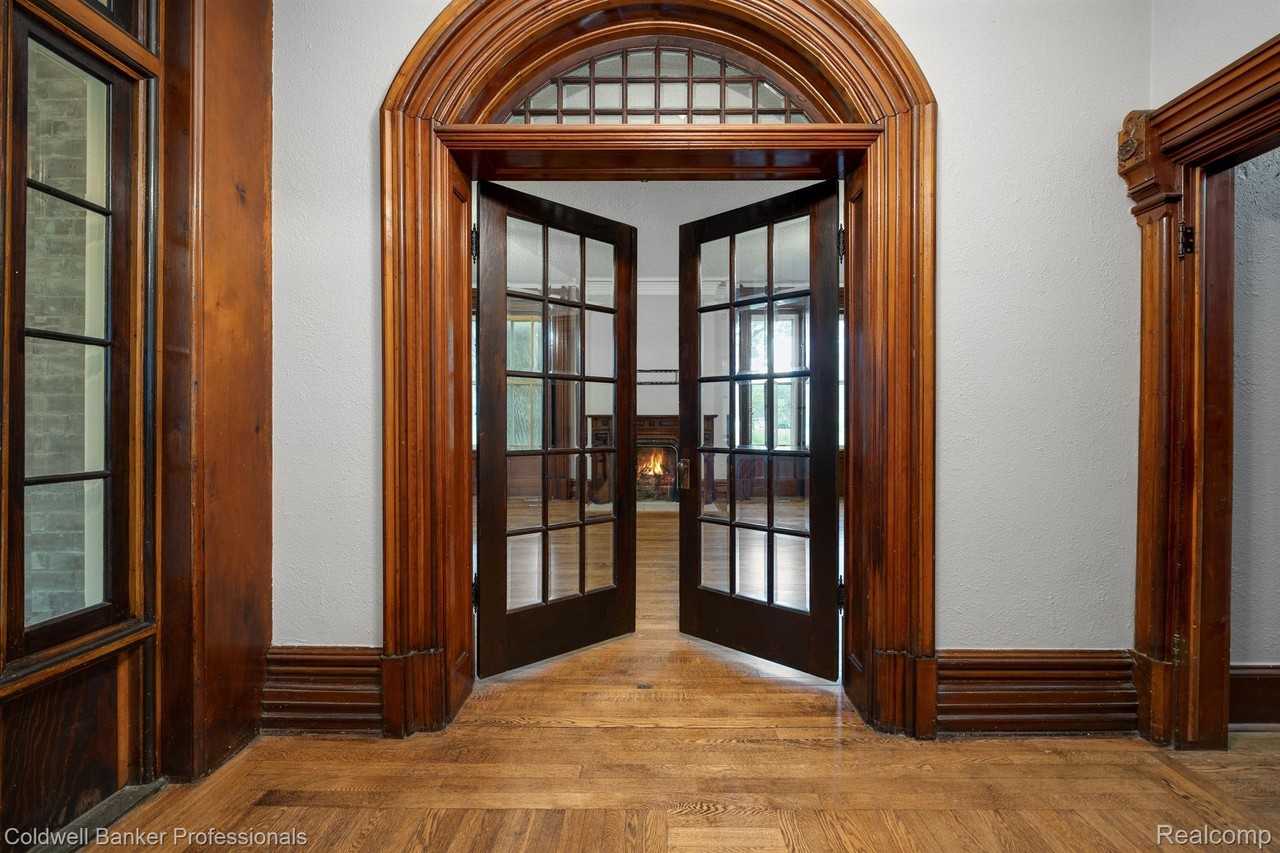 3590 Orchard Lake Rd - Photo 7 of 35