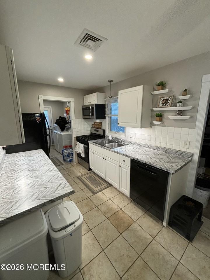 336 Enterprise Dr - Photo 2 of 17