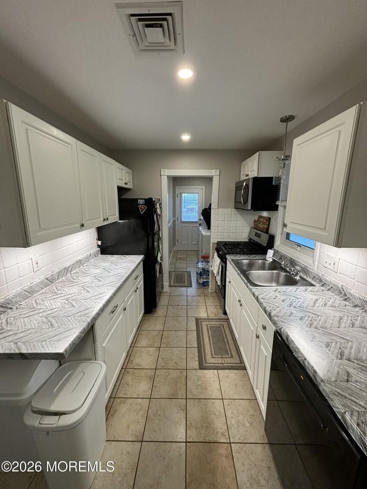 336 Enterprise Dr - Photo 3 of 17