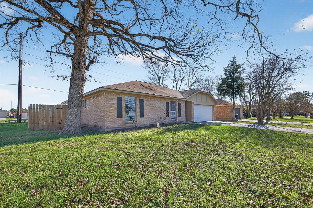 22718 Pebworth Pl - Photo 2 of 45