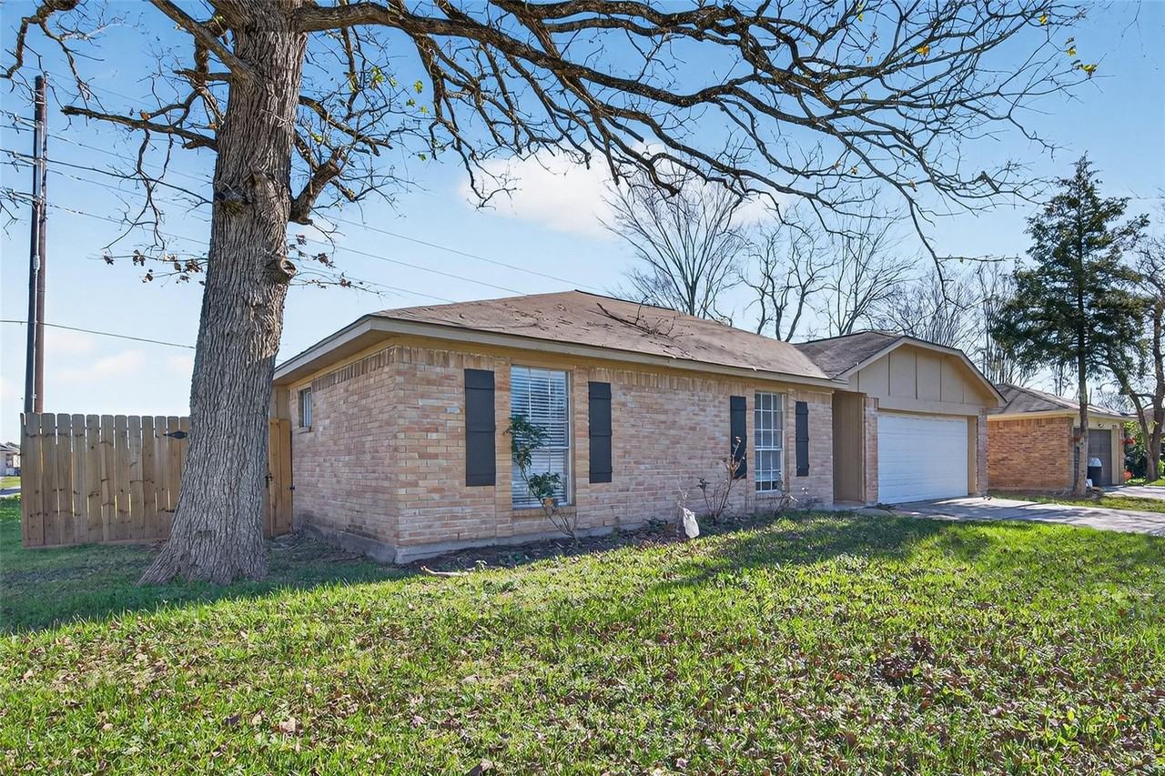 22718 Pebworth Pl - Photo 3 of 45